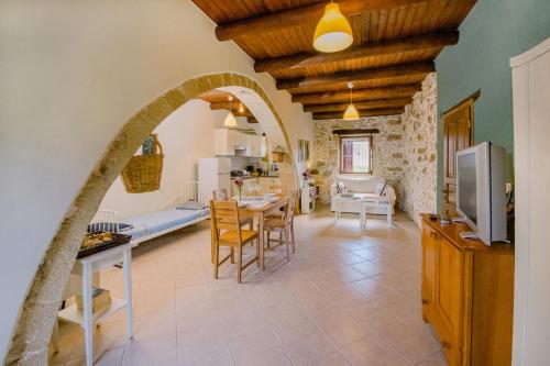 Kuchyň nebo kuchyňský kout v ubytování Nature stone retreat between Balos & Elafonisi beach, contactless check-in, Mouri Nature House