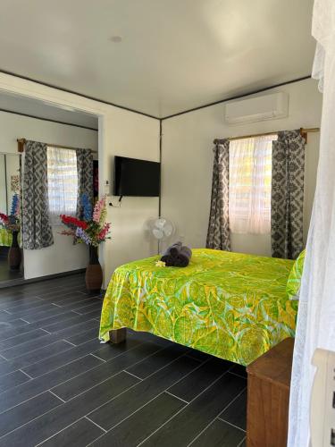 Postel nebo postele na pokoji v ubytování Rangiriri Vacay Unit 2