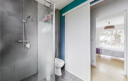 Ένα μπάνιο στο Lovely Home In Audierne With Wifi