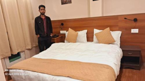 Ένα ή περισσότερα κρεβάτια σε δωμάτιο στο Hotel Ambrosia