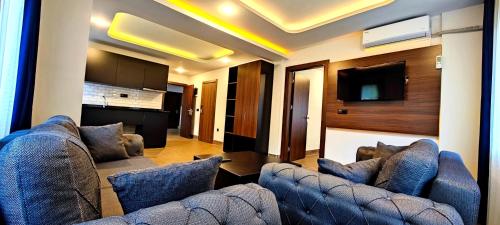 Μια τηλεόραση ή/και κέντρο ψυχαγωγίας στο Kibar Suite Hotel