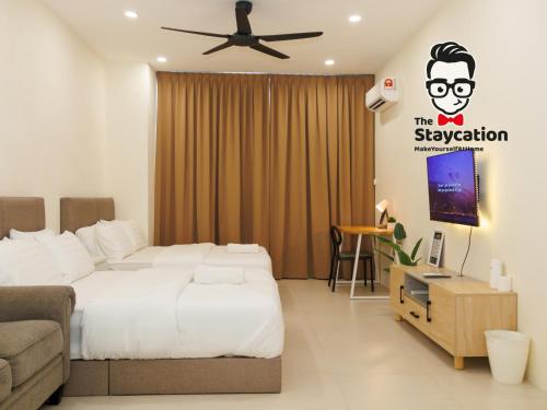 Ένα ή περισσότερα κρεβάτια σε δωμάτιο στο Staycation Homestay 53 Kuching Riverine Resort