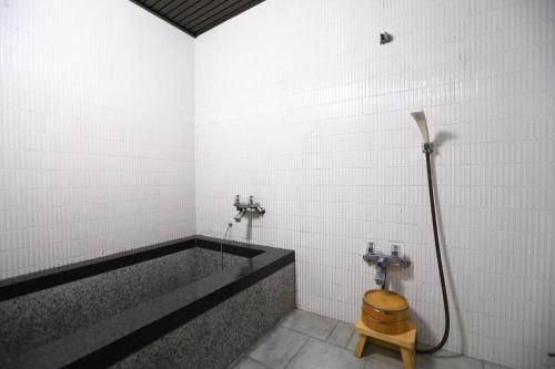 a bathroom with a toilet and a shower at Oku Yugawara SANSUIROU in Yugawara