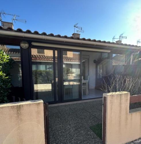 Maisonnette, résidence au calme avec terrasse et parking privé 4AM21