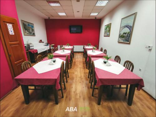 TV a/nebo společenská místnost v ubytování Garni Motel Aba