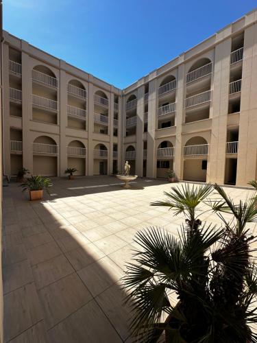 Studio 3 pers climatisé rénové, au calme, idéalement situé proche St Raphael-St Tropez, plage et commerces à pieds