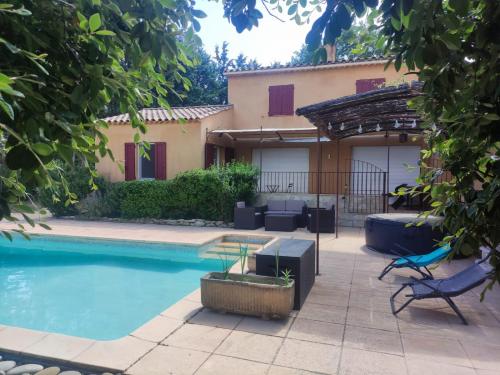 Studio 25m2 avec piscine proche Iter et Cadarache