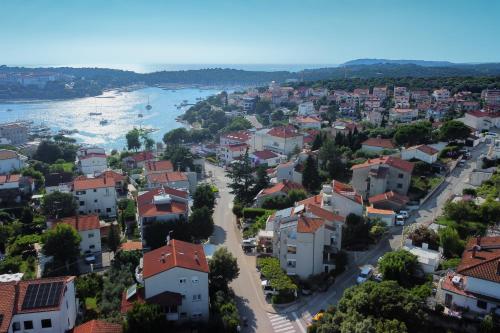 Imagen de la galería de Apartments Antic 1, en Pješčana Uvala