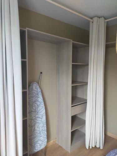 a bedroom with a surfboard in a closet at Loc MI in Carentan