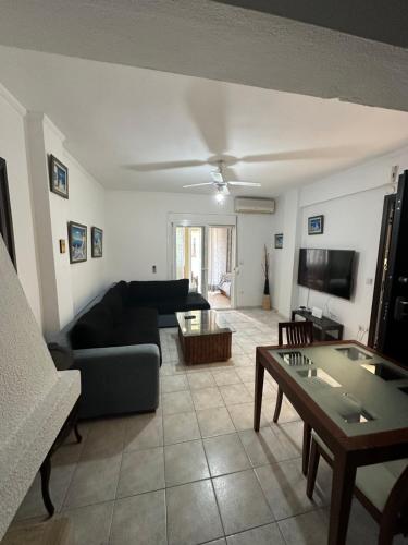 Televisyen dan/atau pusat hiburan di Zenia's Beach House