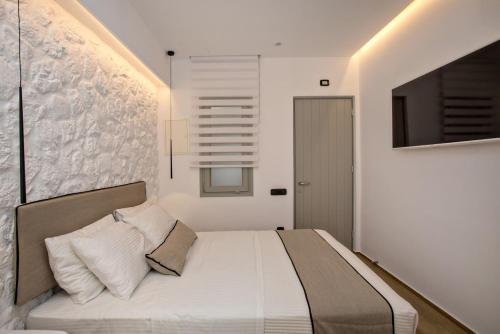 Ένα ή περισσότερα κρεβάτια σε δωμάτιο στο Levantes Luxury Suites I