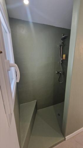 Chambre indépendante avec sdb, cuisine et terrasse