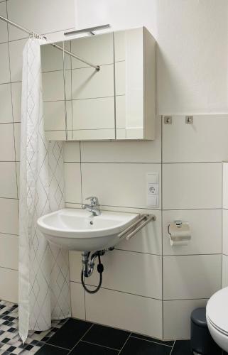 a bathroom with a sink and a mirror at Tohuus1875 in Warendorf