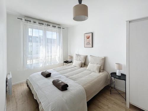 Ένα ή περισσότερα κρεβάτια σε δωμάτιο στο Le Horance Balcon et parking