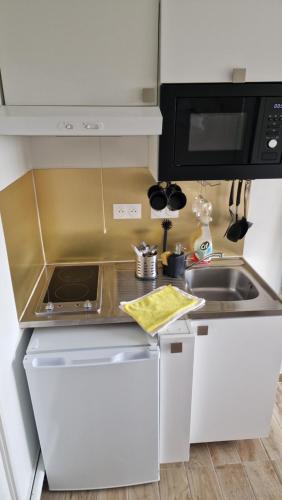 Η κουζίνα ή μικρή κουζίνα στο Chambre avec sa salle de de bain privative