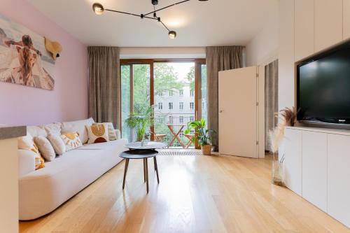 Televízia a/alebo spoločenská miestnosť v ubytovaní PLATER PREMIUM APARTMENTS