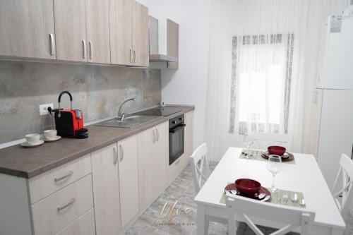 Η κουζίνα ή μικρή κουζίνα στο Uve Residence & Spa