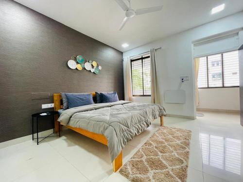 Кровать или кровати в номере Stay Luxe-BnB near Mumbai Airport