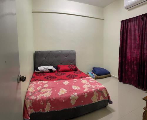Ένα ή περισσότερα κρεβάτια σε δωμάτιο στο BabaMoon Homestay & Roomstay