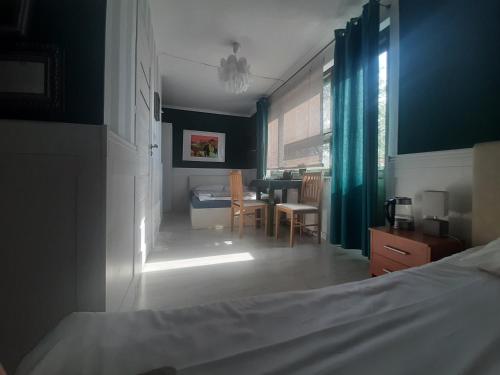 Postel nebo postele na pokoji v ubytování WILLA HONO LULU