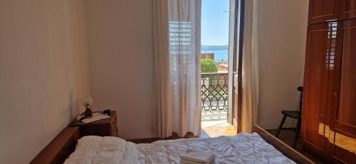 Giường trong phòng chung tại Studio apartman Port