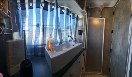 Vannituba majutusasutuses Logement entier sur bateau