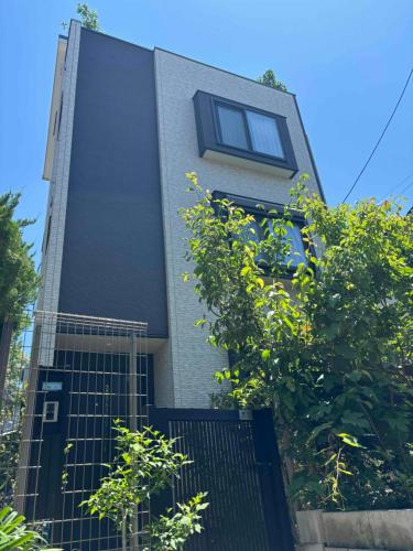 a building with a window on the side of it at Guest House Harukawa in Osaka