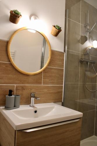 Ein Badezimmer in der Unterkunft Cocon Bourguignon