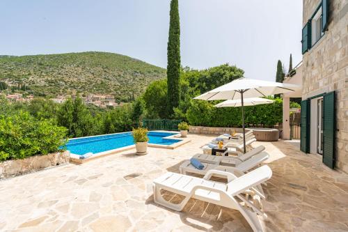 Villa Petmat - Elegant Country Villa with Private Pool & 6 Bedrooms