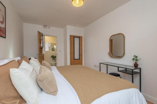 Ένα ή περισσότερα κρεβάτια σε δωμάτιο στο 3-Bed Serviced Apt near M62, Leeds - Ideal for Up to 6 Guests - Long Stay Options - Free Parking and Wifi