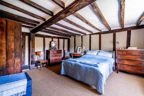 En eller flere senge i et værelse på Character cottage next to idyllic country walks