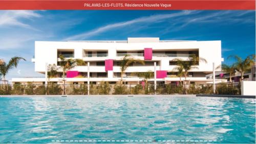Bazén v ubytování Appartement T2 à 3min de la plage nebo v jeho okolí