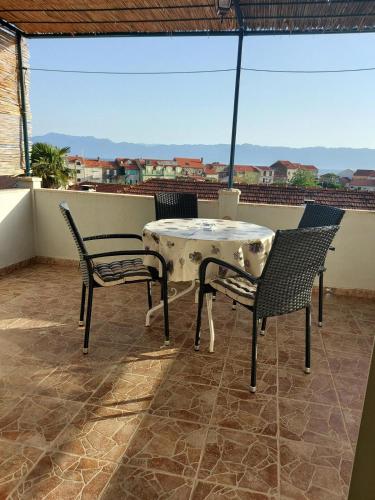 Apartment 4199-2 for 3 people in Trpanj