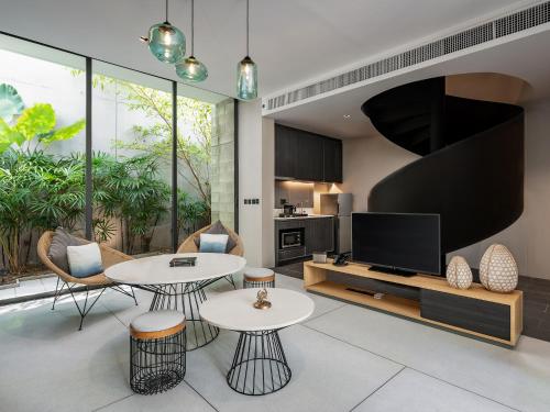 Ruang duduk di Oceanphere Pattaya Villa by Elite Suites