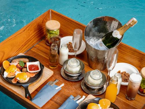 Minuman di Oceanphere Pattaya Villa by Elite Suites