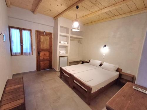 Gambar di galeri bagi Villa Maria di Ios Chora