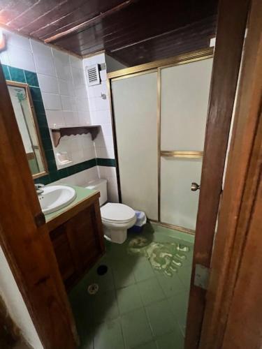 a bathroom with a toilet and a sink at Apartamento Caribbean Tucacas in Tucacas