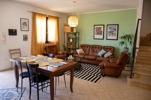 Posezení v ubytování Yellow House