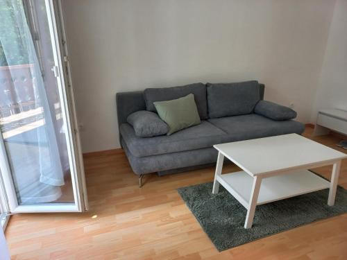 a living room with a couch and a table at Ferienwohnung Detox in Payerbach