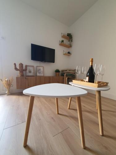 Photo de la galerie de l'établissement Appartement Panoramic Vue Mer imprenable, calme et cosy à Saint Pierre la Mer, à Fleury