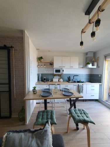 Photo de la galerie de l'établissement Appartement Panoramic Vue Mer imprenable, calme et cosy à Saint Pierre la Mer, à Fleury