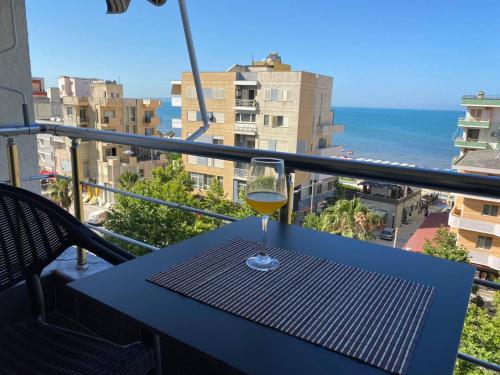 SeaView new Cozy Apt Beach front