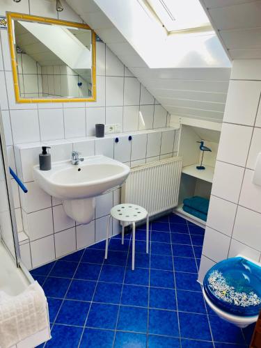 a bathroom with a sink and a toilet at Ferienwohnungen Klaß in Alken