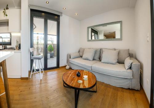 Koukouvagia penthouse in Athens