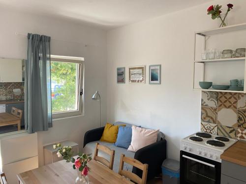 a living room with a couch and a table at Deskos Cottage in Sutomore in Zgrada