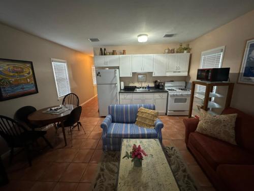 Key West Style Historic Home in Coconut Grove Florida, The Blue House photo 10