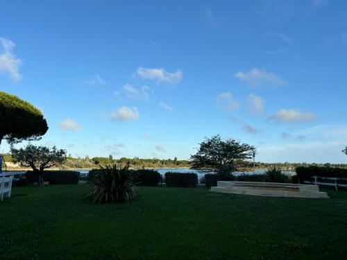 Vue lac et terrasse superbe Appartement cosy 4 pers