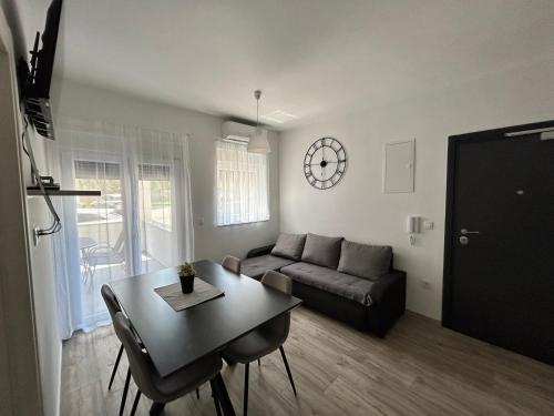 Apartments Dobrenić