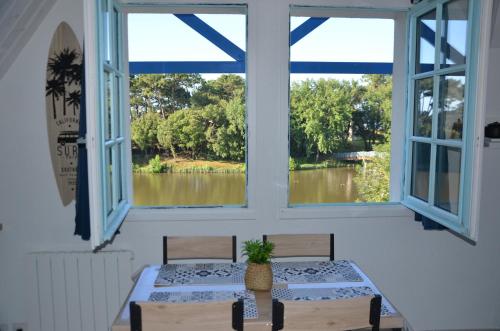 Κήπος έξω από το Appartement à Port Bourgenay, vue sur lac, au pied d'un parc aquatique