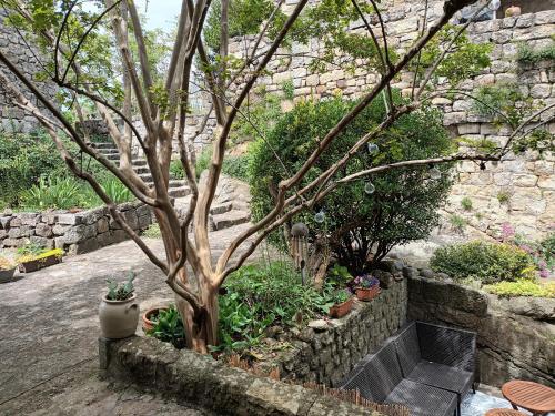 Jardí fora de Maison typique Ardechoise